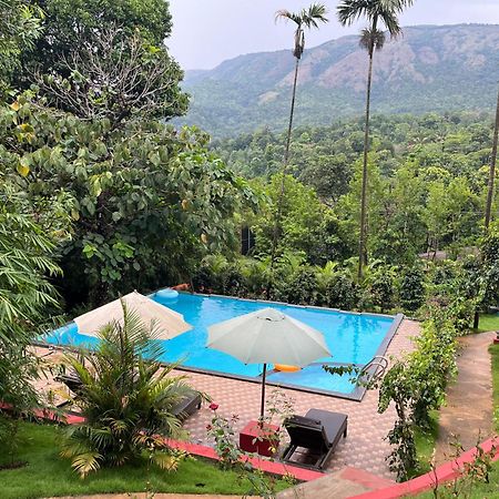 Hill Crest Resort - Coorg Madikeri Buitenkant foto