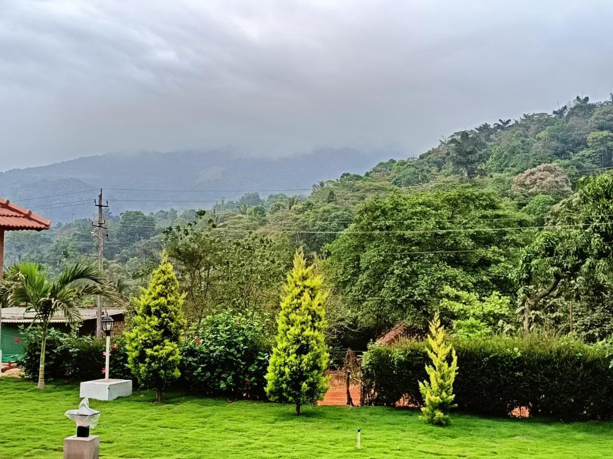 Hill Crest Resort - Coorg Madikeri Buitenkant foto