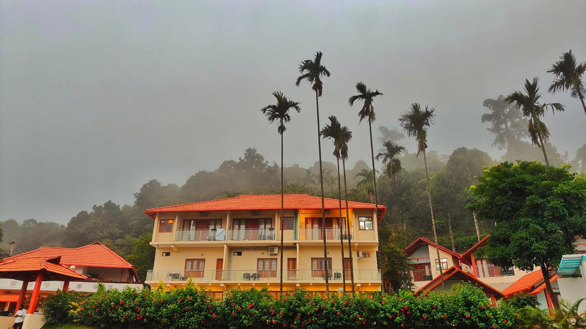 Hill Crest Resort - Coorg Madikeri Buitenkant foto