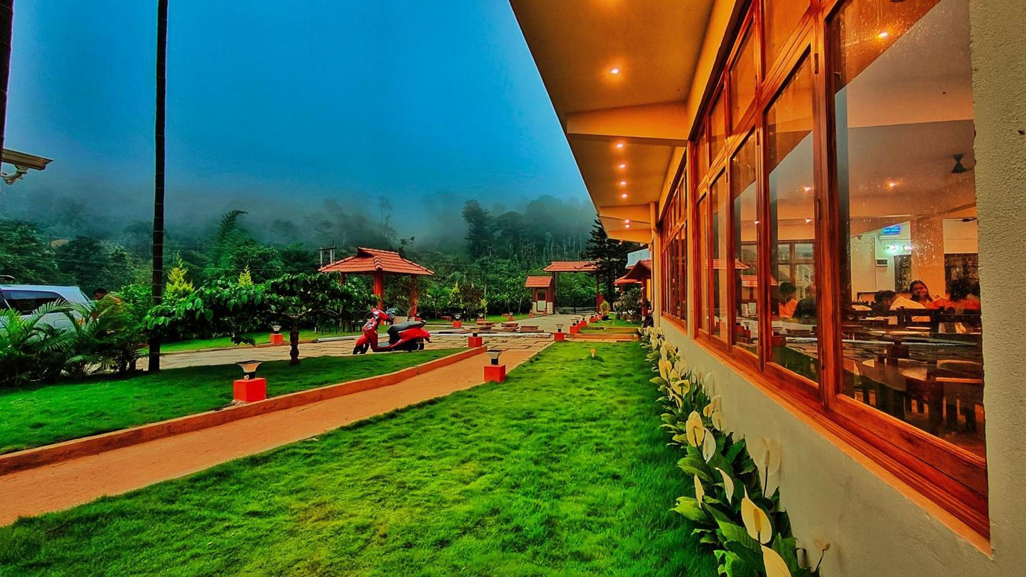 Hill Crest Resort - Coorg Madikeri Buitenkant foto
