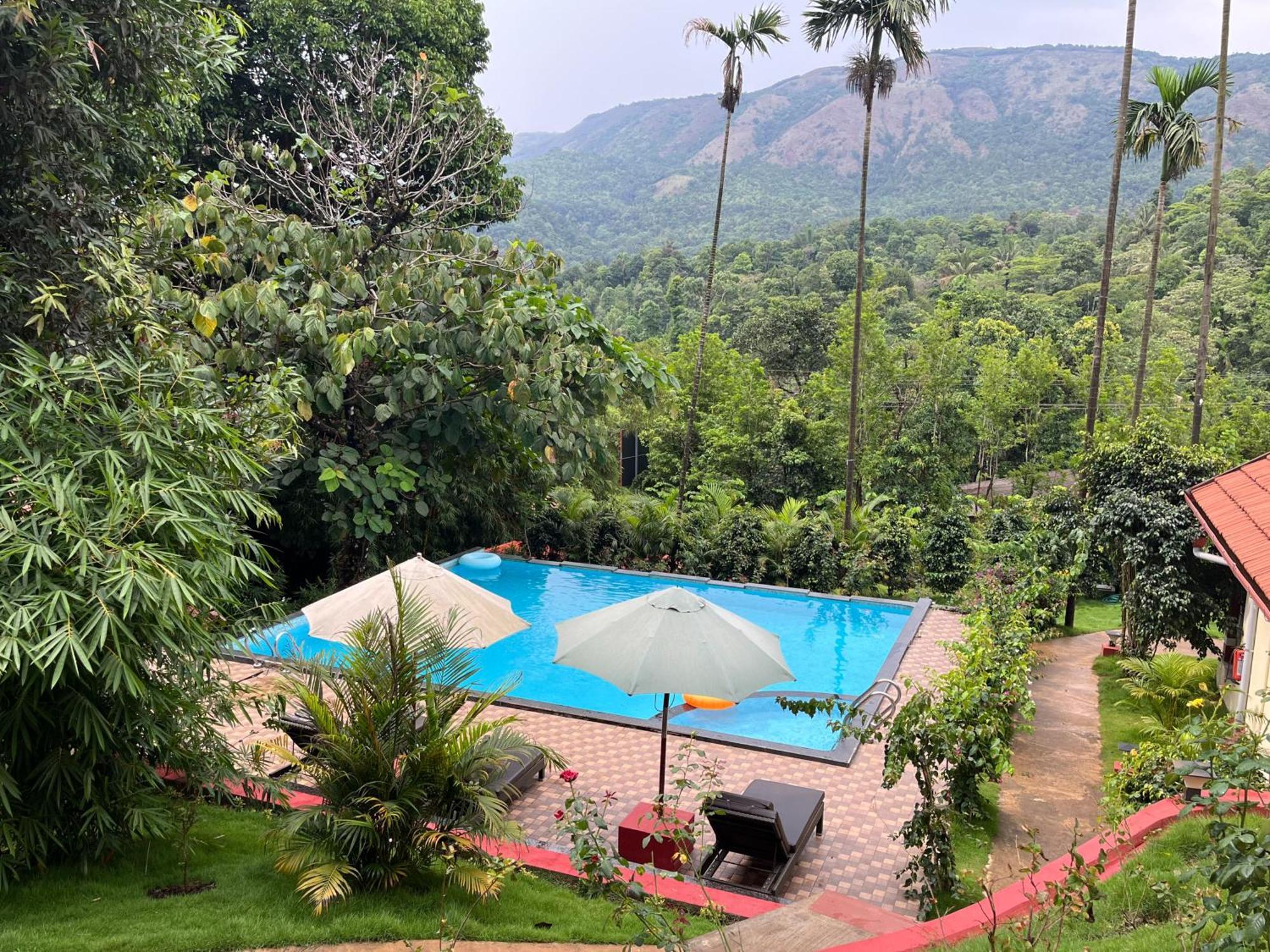Hill Crest Resort - Coorg Madikeri Buitenkant foto